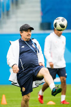 Head coach Oscar Ramirez of Costa Rica