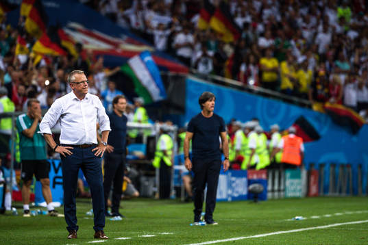head coach Janne Andersson of Sweden and Head coach Joachim