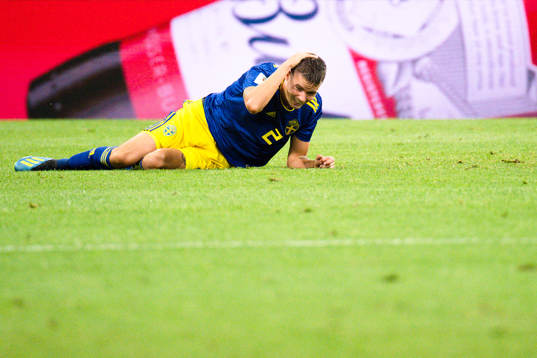 Mikael Lustig of Sweden in pain