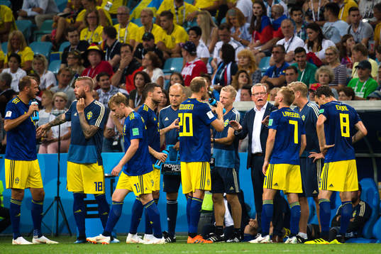 head coach Janne Andersson of Sweden with the players