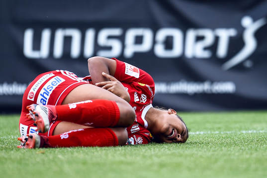 Piteås Madelen Janogy grinar illa