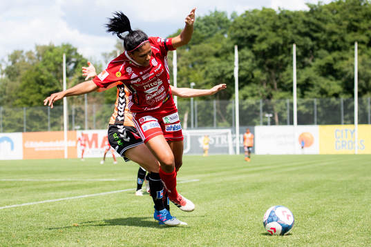 Piteås Madelen Janogy fälls av Kristianstads Sif
