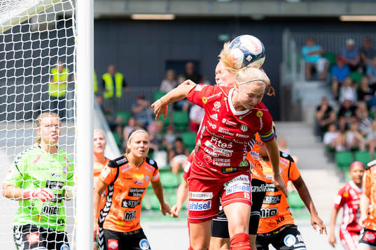 Piteås Ellen Löfqvist nickar