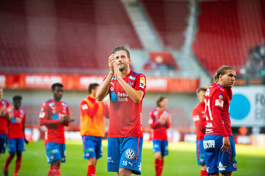 Helsingborgs Mikael Dahlberg tacker publiken