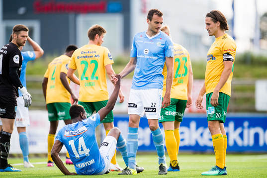Akinsola Akinyemi and Jasmin Bogdanovic of Sandnes Ulf