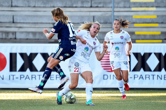 Rosengårds Fiona Brown skadar sig i en duell med