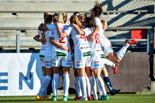 Rosengårds Anja Mittag jublar med lagkamrater