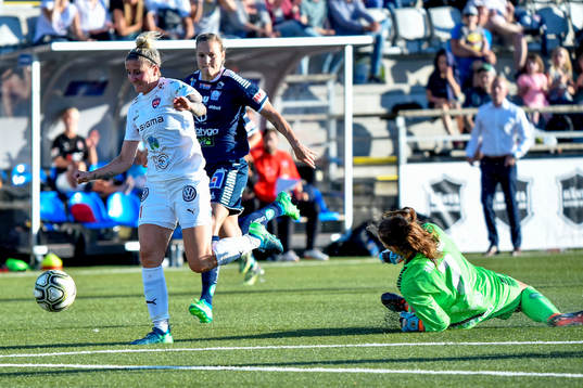 Rosengårds Anja Mittag gör 1-1 bakom Linköpings Lisa