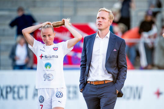 Rosengårds Ebba Wieder och tränare Jonas Eidevall deppar