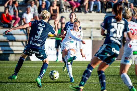 Rosengårds Sanne Troelsgaard Nielsen mot Linköpings Janni