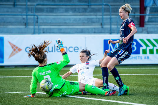 Rosengårds Iva Landeka mot Linköpings målvakt Matilda