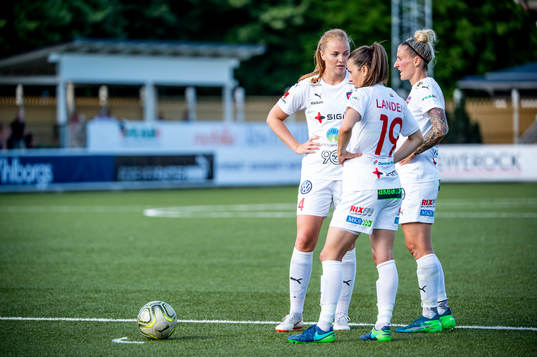 Rosengårds Glodis Perla Viggosdottir, Iva Landeka och Anja
