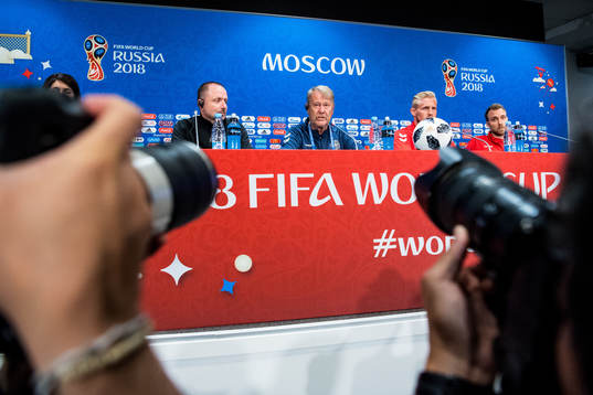 Head coach Åge Hareide, goalkeeper Kasper Schmeichel and