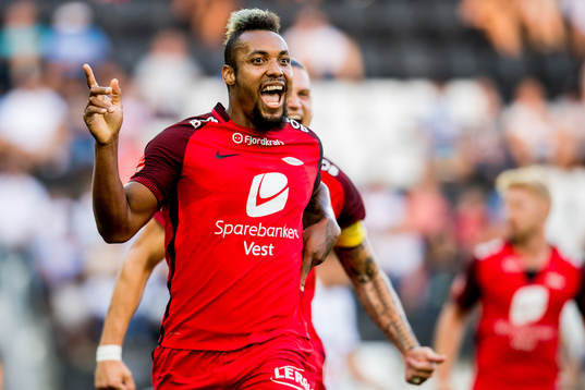 Bismar Acosta of Brann celebrates
