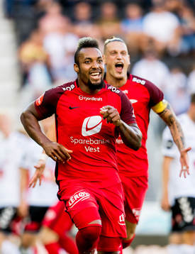 Bismar Acosta of Brann celebrates with teammate Vito