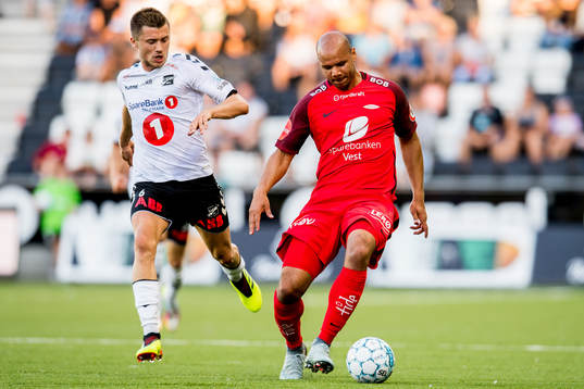 Vebjørn Alvestad Hoff of Odd and Daniel Braaten of Brann