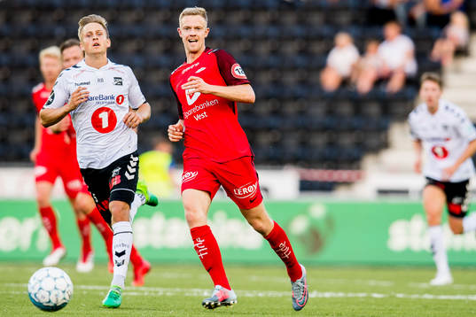 Thomas Grøgaard of Odd and Peter Orry Larsen of Brann