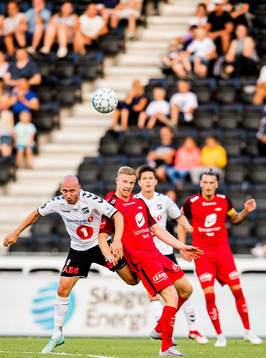 Jone Samuelsen of Odd and Peter Orry Larsen of Brann