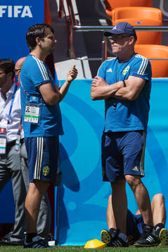 Psychological counselor Daniel Ekvall talk with head coach