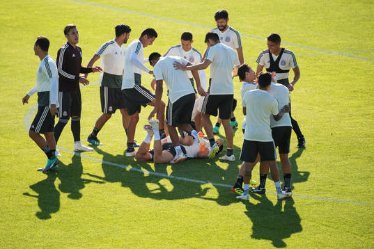 Bläddra bland fler bilder av Football, World Cup 2018, day 13, Mexico, practice