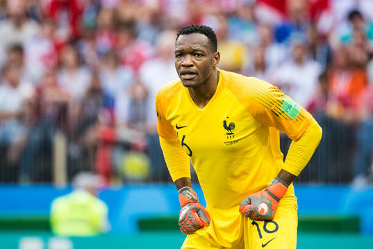 Goalkeeper Steve Mandanda of France