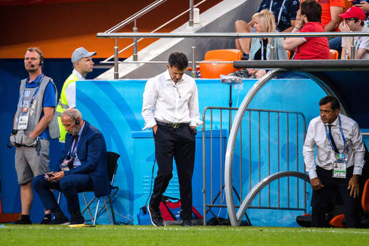 Head coach Juan Carlos Osorio of Mexico  looks dejected