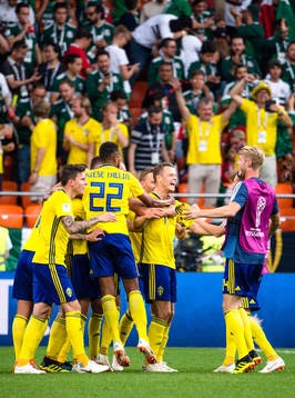 Players of Sweden celebrates