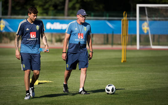 Victor Nilsson Lindelöf and Janne Andersson,head coach, of