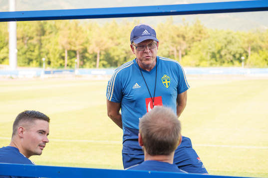 Mikael Lustig and Andreas Granqvist in talks with head