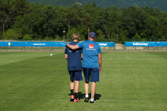 Emil Forsberg and head coach Janne Andersson of the Swedish