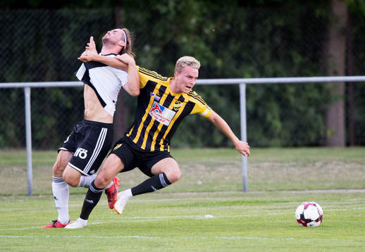 IFK Hässleholms Danny Gunnarsson i matchen i division 2