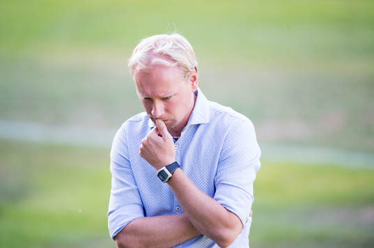 IFK Hässleholms tränare Daniel Nilsson i matchen i