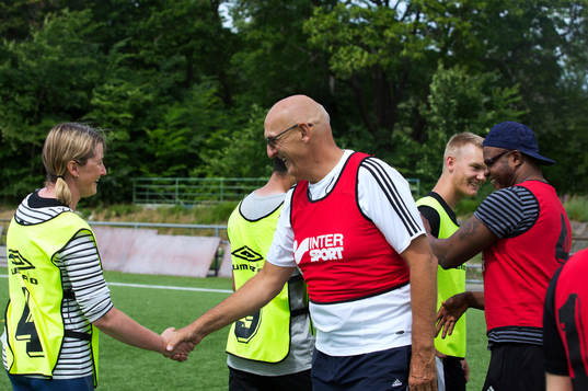Ingela ivarsson och Sven Persson deltar i ett träningspass