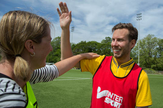 Ingela Norberg och Mattias Bergdahl deltar i ett
