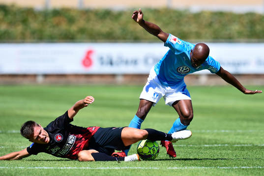 Midtjyllands Mikkel Duelund och Malmö FFs Fouad Bachirou
