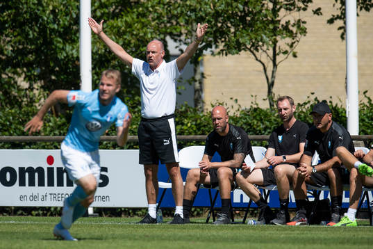 Malmö FFs Head Coach Uwe Rösler in action with