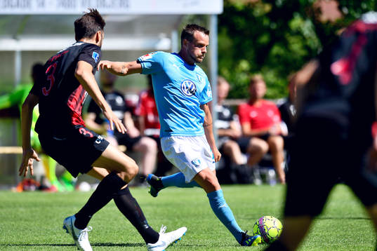 Malmö FFs Eric Larsson och Midtjyllands Tim Sparv