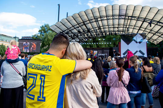 Bläddra bland fler bilder av Fotboll, Skippa skitsnacket, Manifestation för Jimmy Durmaz