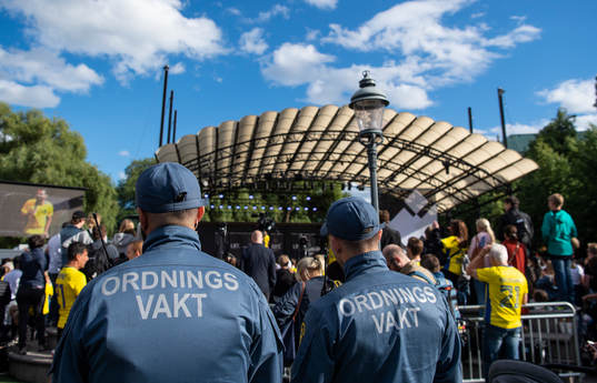Två ordningsvakter