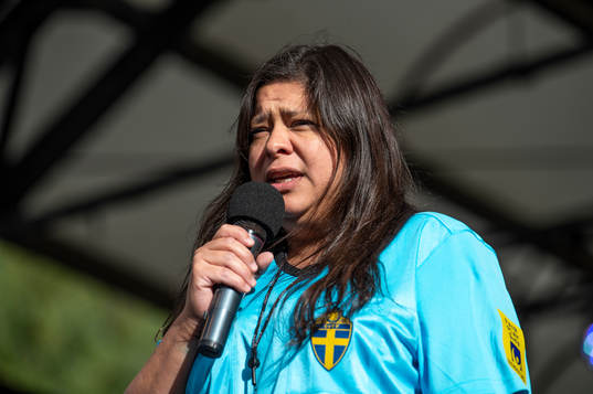 Edna Aline håller tal