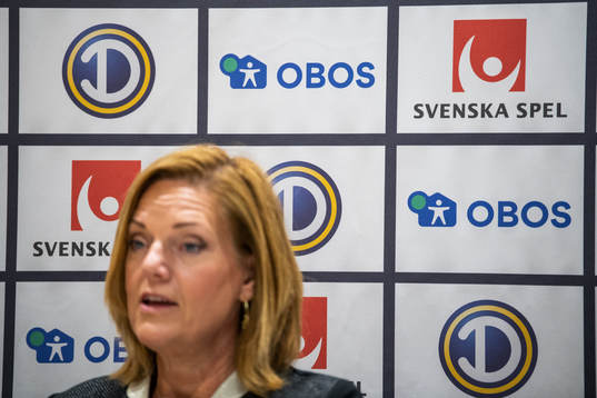 Svenska Spels, OBOS och Damallsvenskans logotyper syns