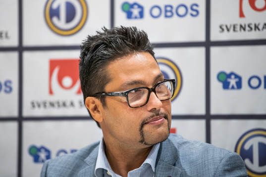 under en presskonferens med Elitfotboll Dam