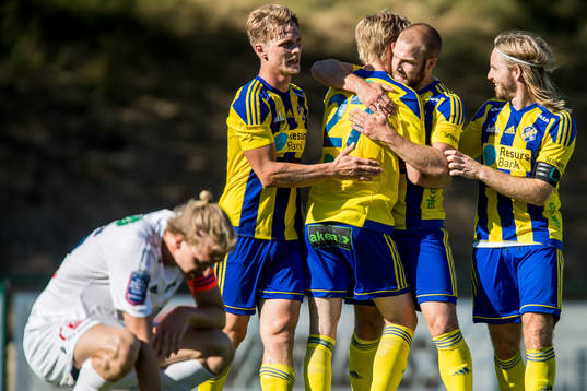 Eskilsminnes Emil Åberg jublar