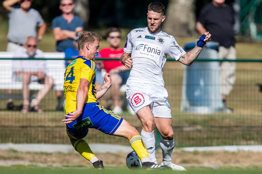Eskilsminnes Robin Hofsö och Ängelholms Oliver Stojanovic