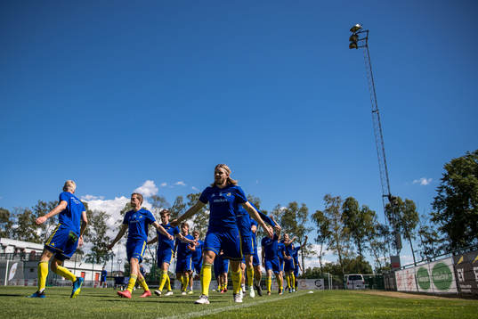 Eskilsminnes spelare värmer upp