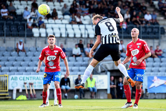 Bläddra bland fler bilder av Fotboll, Superettan, Landskrona - Öster