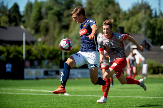 André Danielsen of Viking and Anders Dieserud of Strömmen