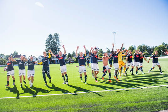 The players of Viking celebrate