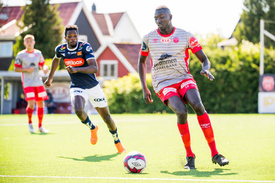 Usman Sale of Viking and Mansour Gueye of Strømmen