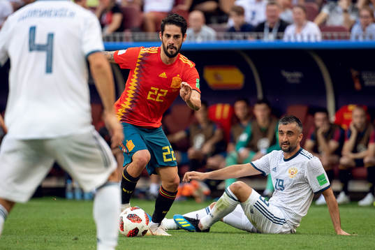 Isco of Spain and Alexander Samedov of Russia